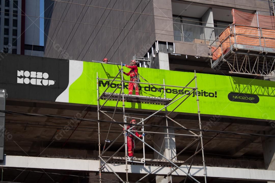 Mockup de Outdoor Gigante em Construção - Verde e Preto