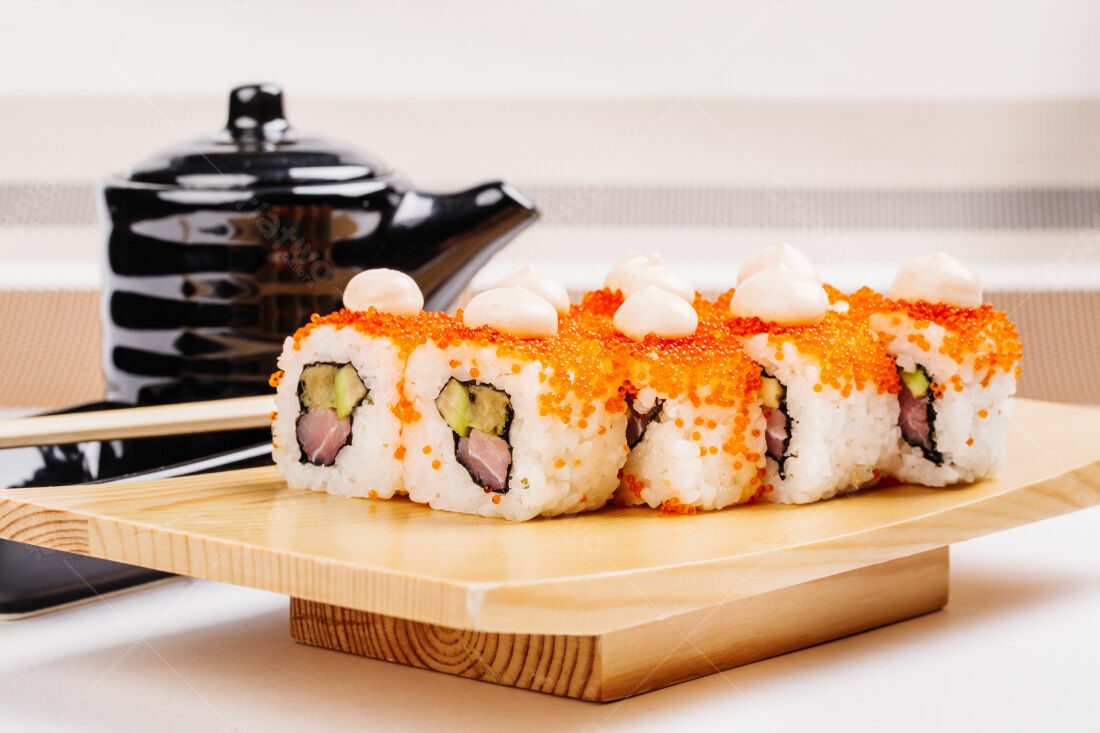 Sushi Roll Filadélfia com Tobiko