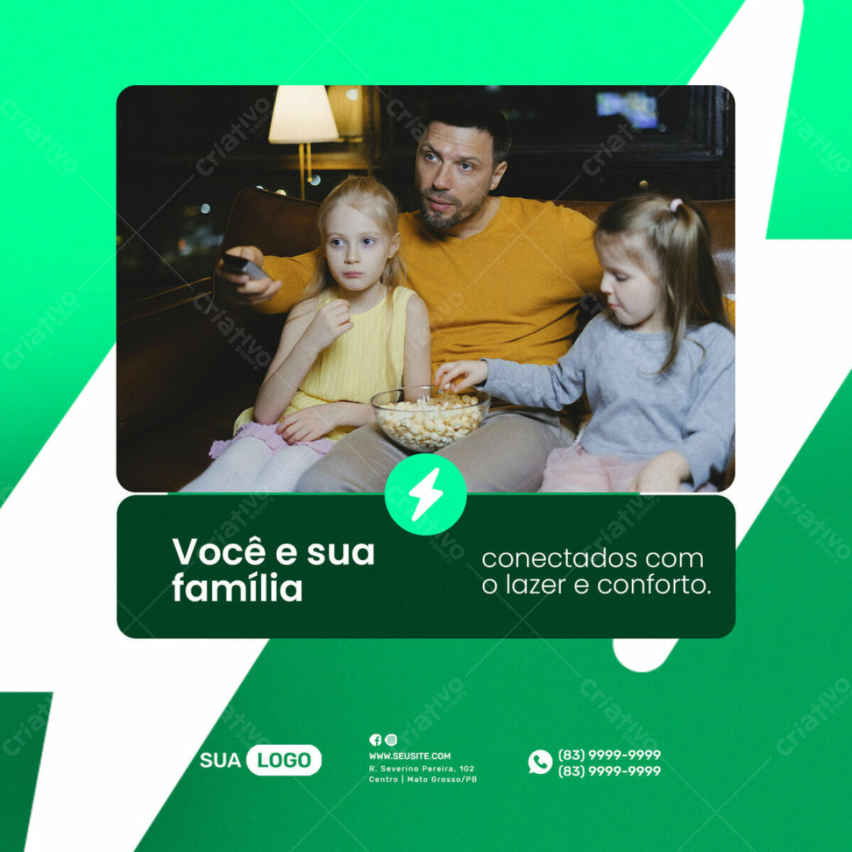 Postagem Família Assistindo TV PSD Editável